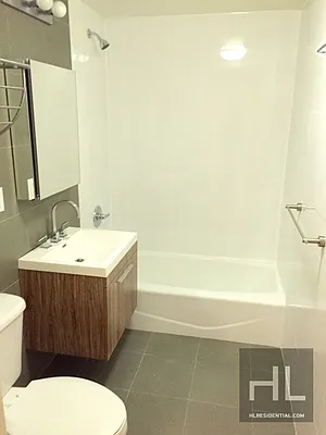 Rented by Park Property Advisors | media 32