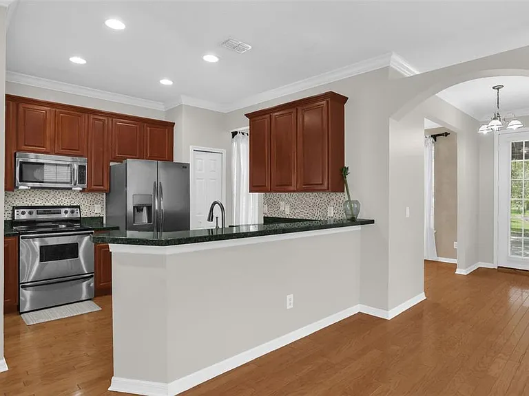 2165 Ridgewood St — Photo 12