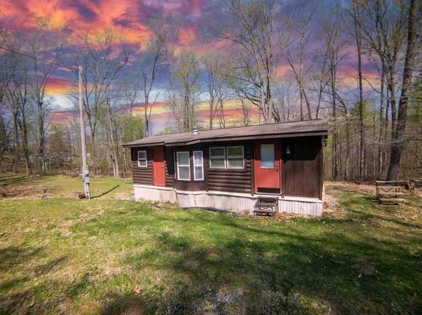 1423 N Lawrence Hollow Dr, Bloomfield, IN 47424