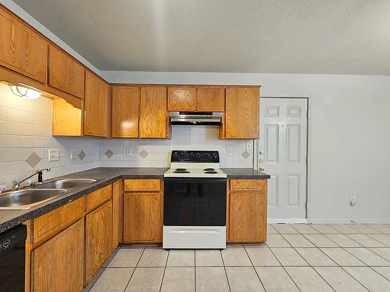 3003 Cantabrian Dr #D — Photo 11