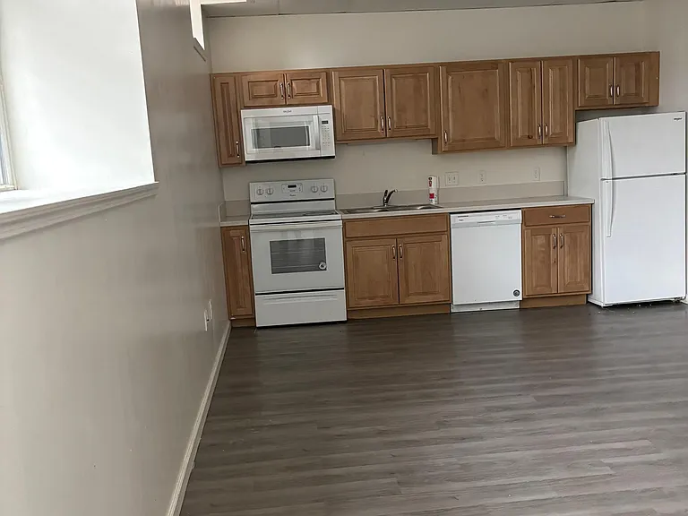 Grammery Court Apartments — Photo 36