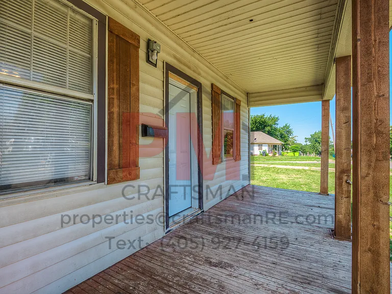 1226 NW 8th St — Photo 9