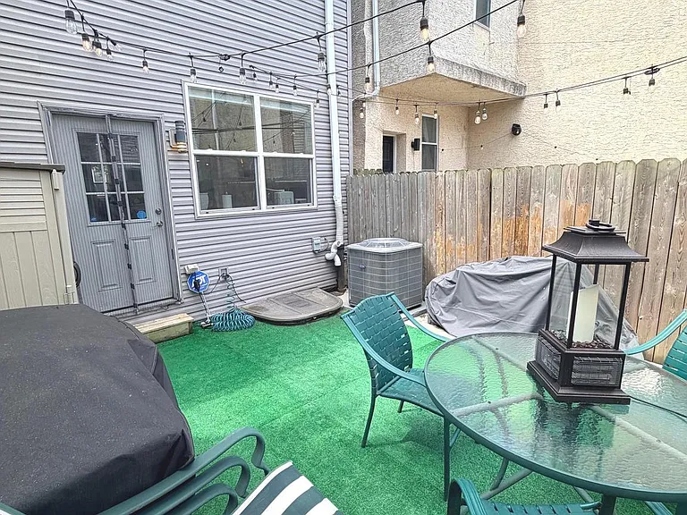 2239 Tasker St — Photo 17