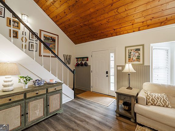 5th image of 220 Eaglewood Ct