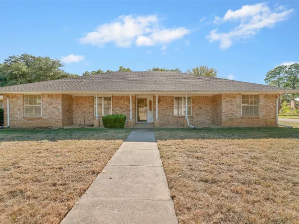 1900 Lincolnshire Dr, Bedford, TX 76021