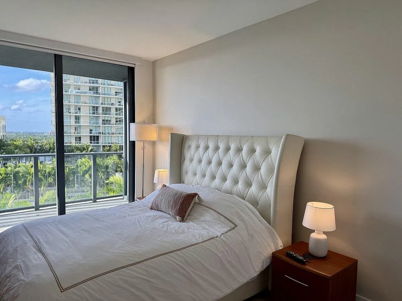 2 bed, 2.0 bath, 864 sqft, $4,500 — Photo 4
