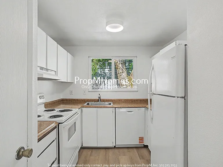 2218 SE Tacoma St — Photo 5