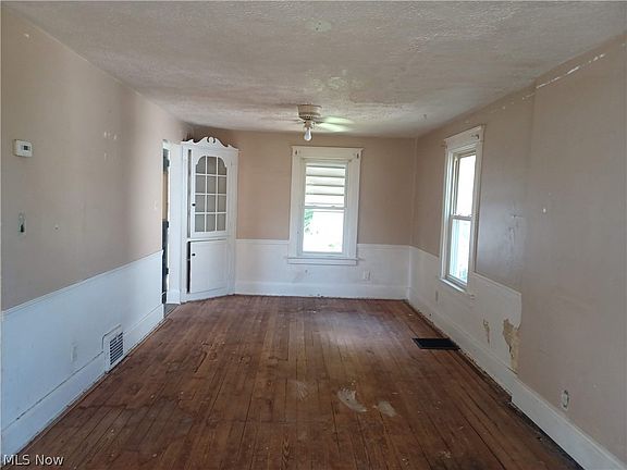 3rd image of 549 6th St