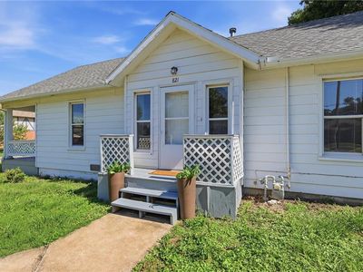 821 W 10th St, Ottawa, KS, 66067