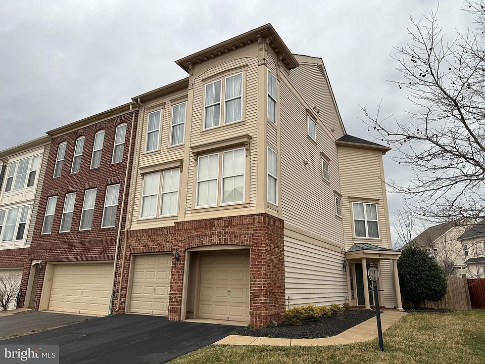 1st image of 42712 Twinleaf Dr