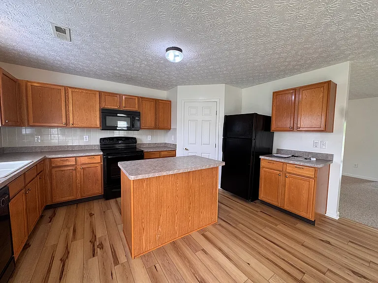 8175 Grant Park Ave — Photo 5