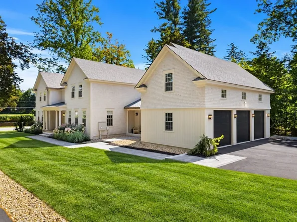 26 Toppans Ln, Newburyport, MA 01950