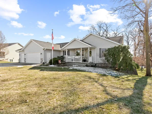 2614 Ashford Ave, Muscatine, IA 52761