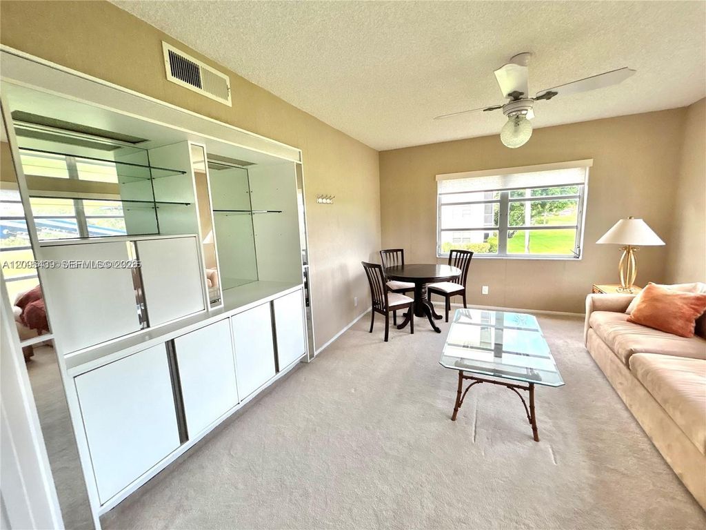 2900 N Palm Aire Dr APT 210, photo 5