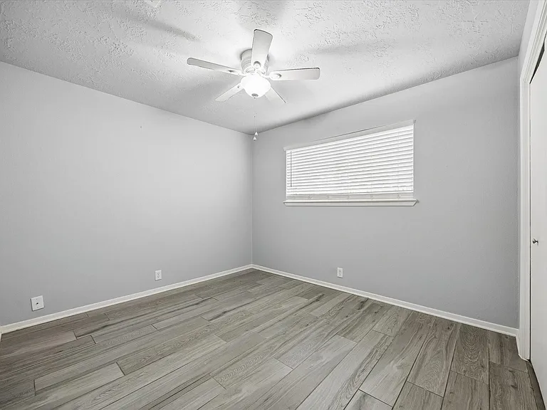 2110 Gray Falls Dr — Photo 16