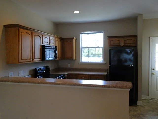 127 Governors Blvd — Photo 4