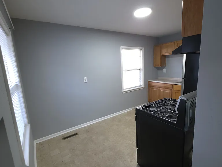 1350 Morton St — Photo 3