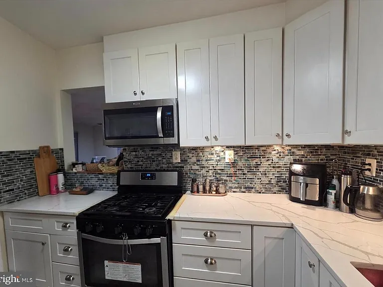1821 Pimmit Dr — Photo 7