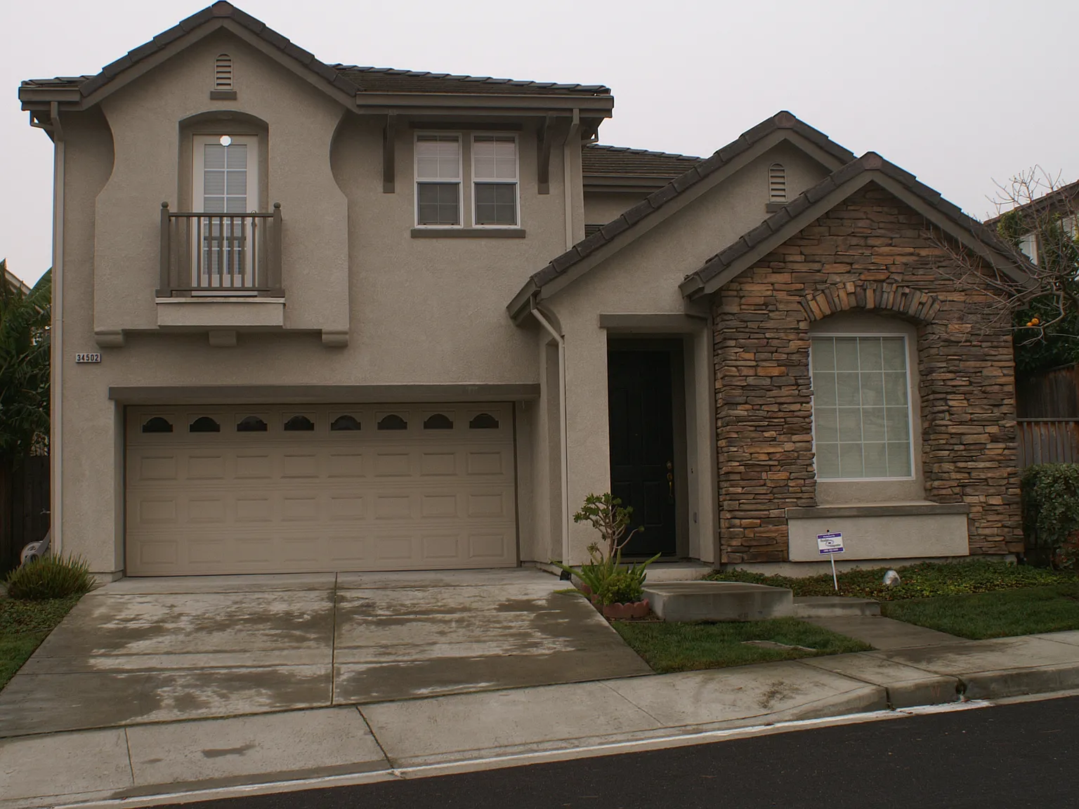 5 bed, 2516 sqft, $4,800 — Photo 1