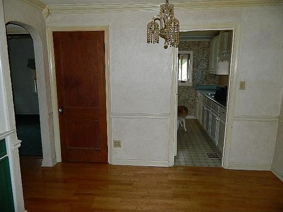 4th image of 3040 Mesmer Ave