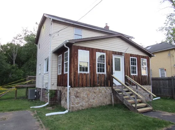 215 Hillview Ln, Melcroft, PA 15462