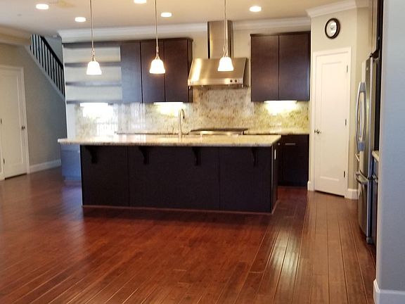 5th image of 6053 Charlotte Dr