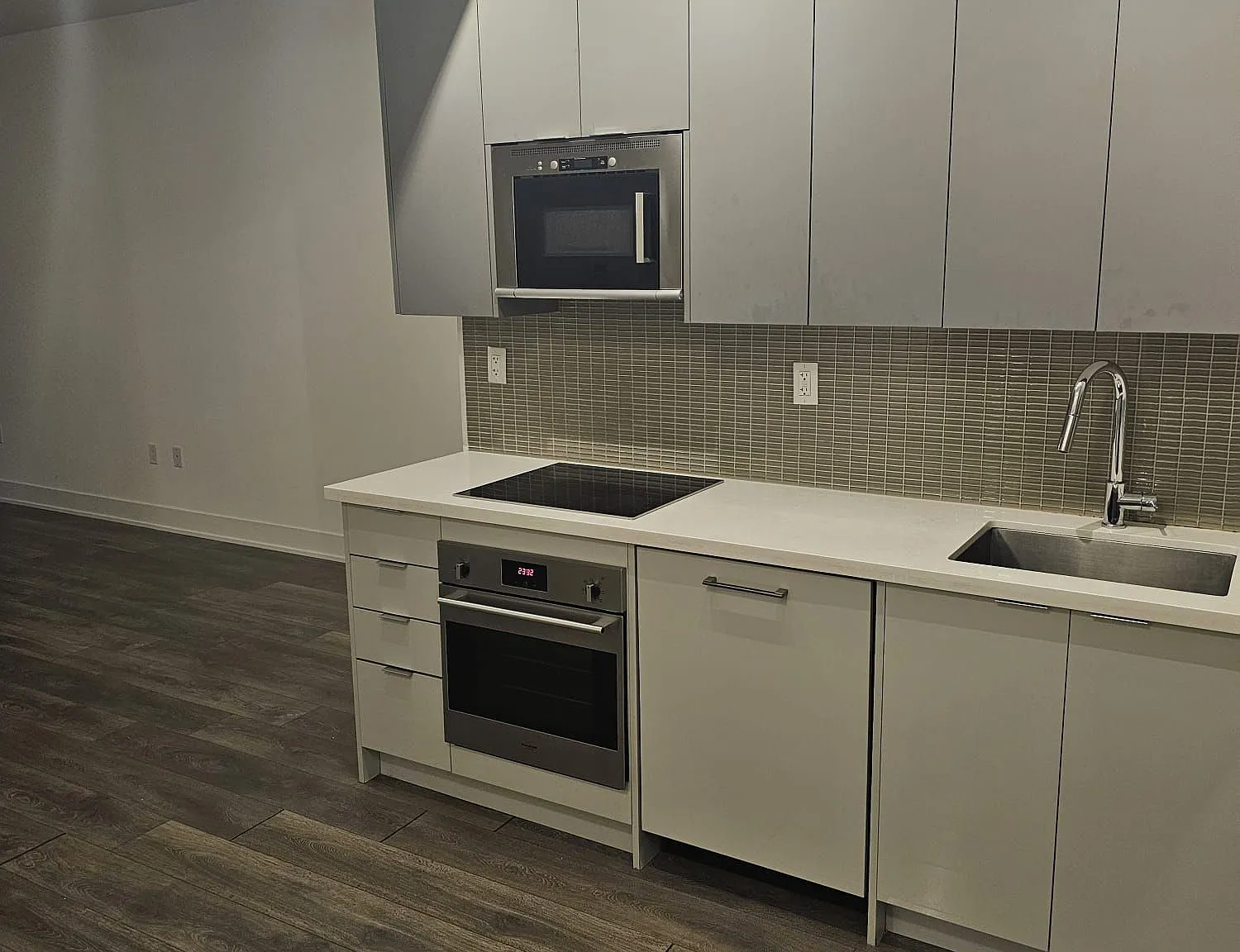 3 bed, $2,950 — Photo 2