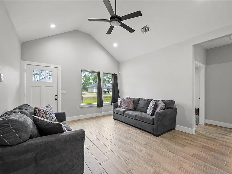 16322 Crockett Martin Estates Dr — Photo 4