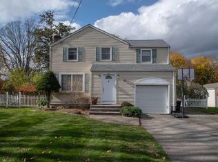 25 Hasbrouck Dr, Poughkeepsie, NY 12603