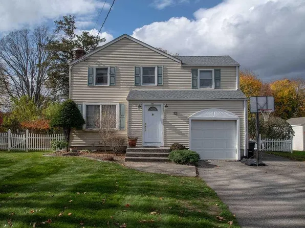 25 HASBROUCK Drive, Poughkeepsie, NY 12603