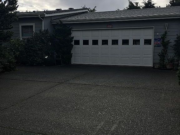 2.5 Car Garage