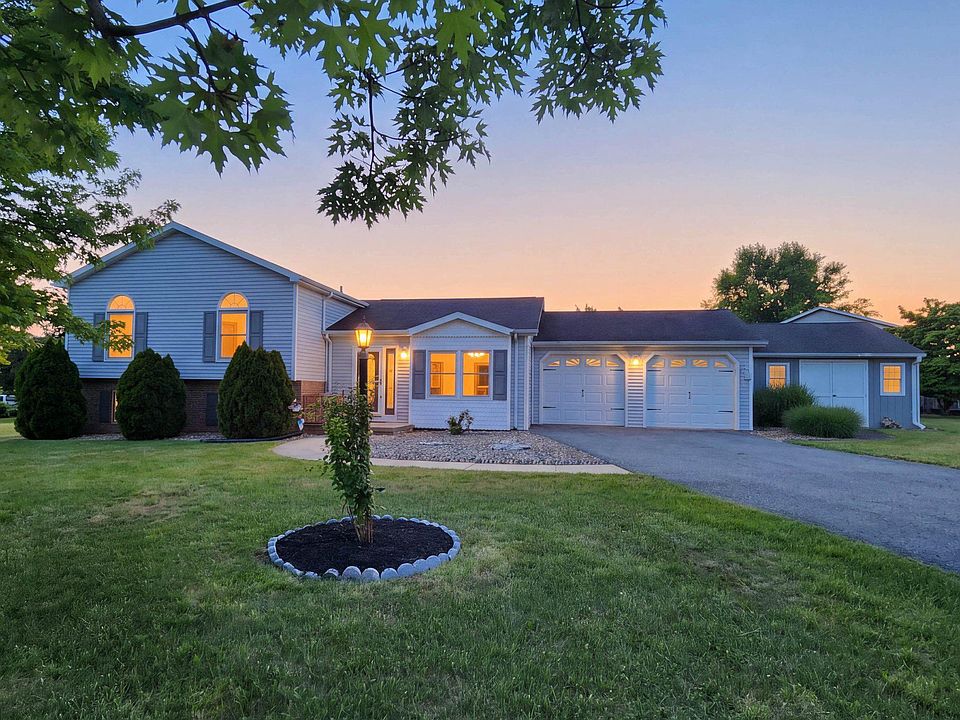 1st image of 43 Wheatfield Dr