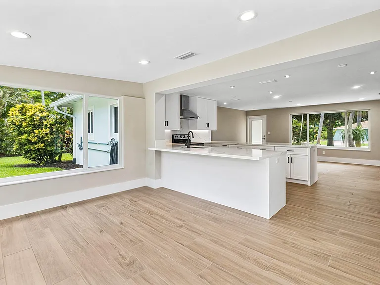 945 Westwind Dr — Photo 14