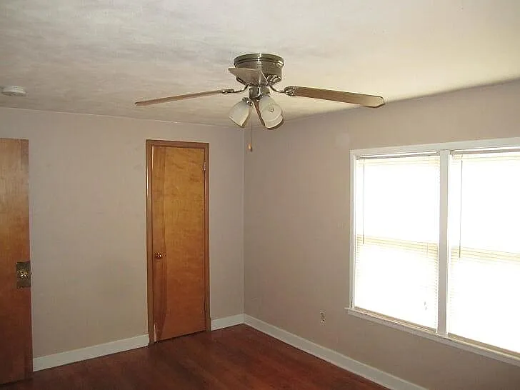 2405 Knapp St — Photo 7