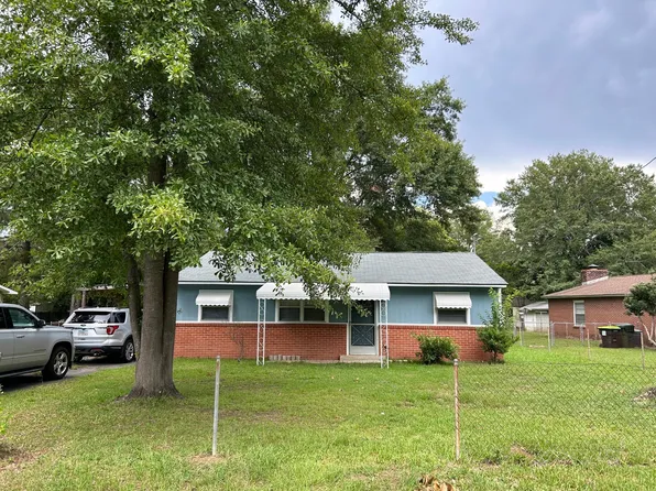 208 Crescent Dr, Warner Robins, GA 31093