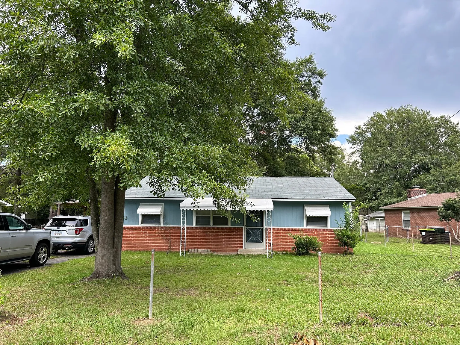 208 Crescent Dr photo 1