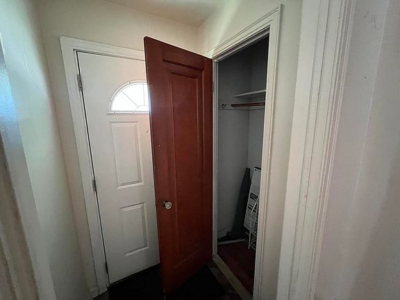 4th image of 24883 Wilmot Ave