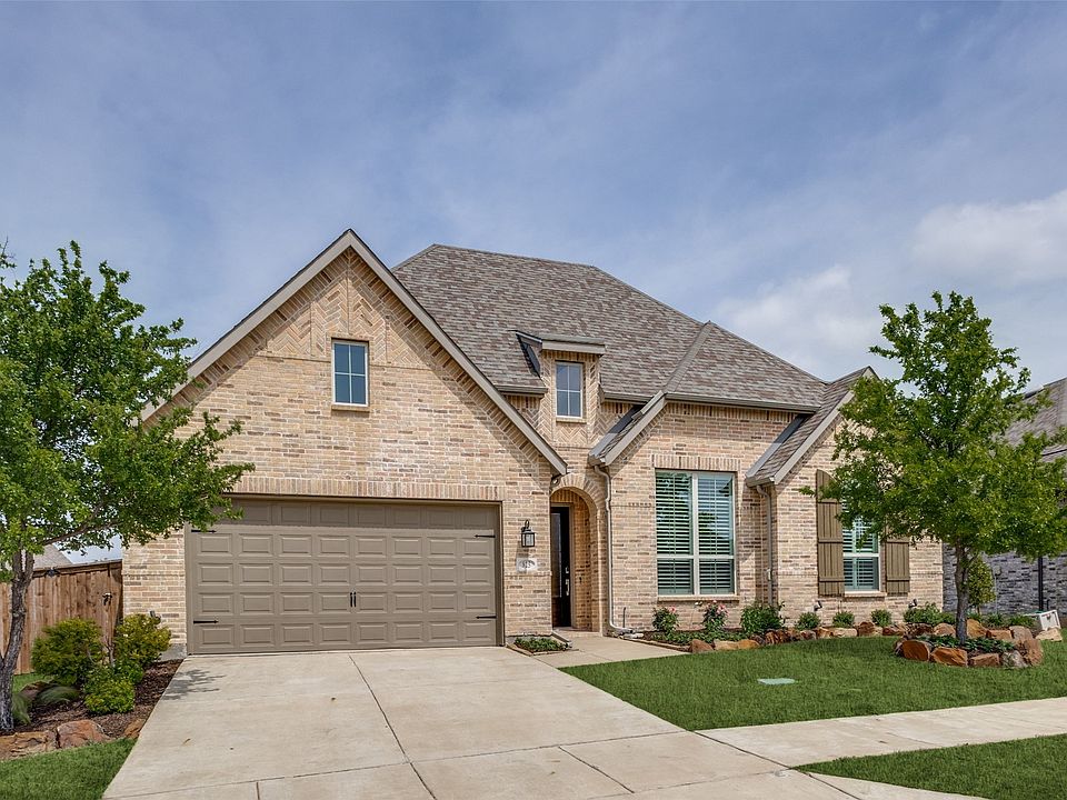 1st image of 825 Glen Crossing Dr