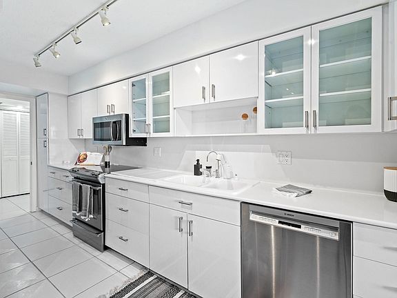 2nd image of 5100 N Ocean Boulevard #418