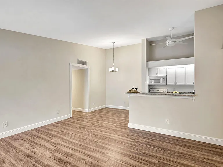 1109 Duncan Cir #201 — Photo 11