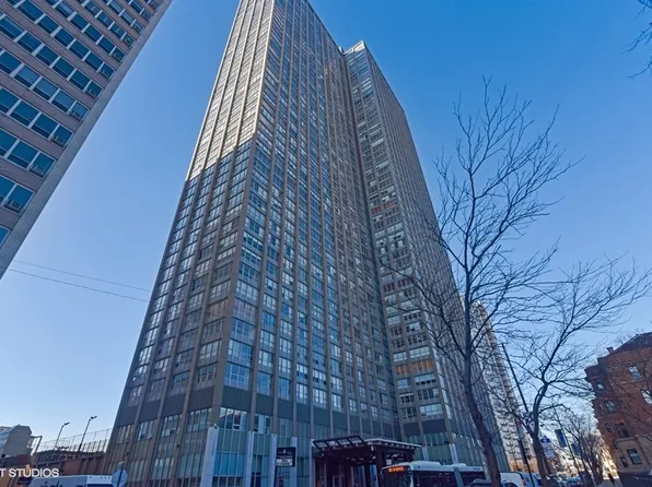 655 W Irving Park Rd APT 4202, Chicago, IL 60613