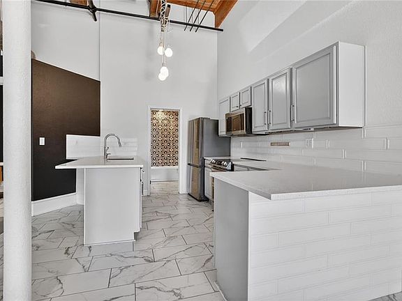 5th image of 609 Central St APT 1104