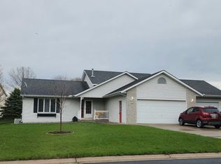 509 Chatfield Ln, Belle Plaine, MN 56011