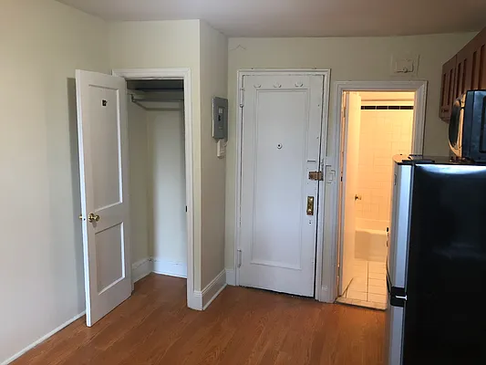 Rented by Karten Real Estate Services LLC | media 15