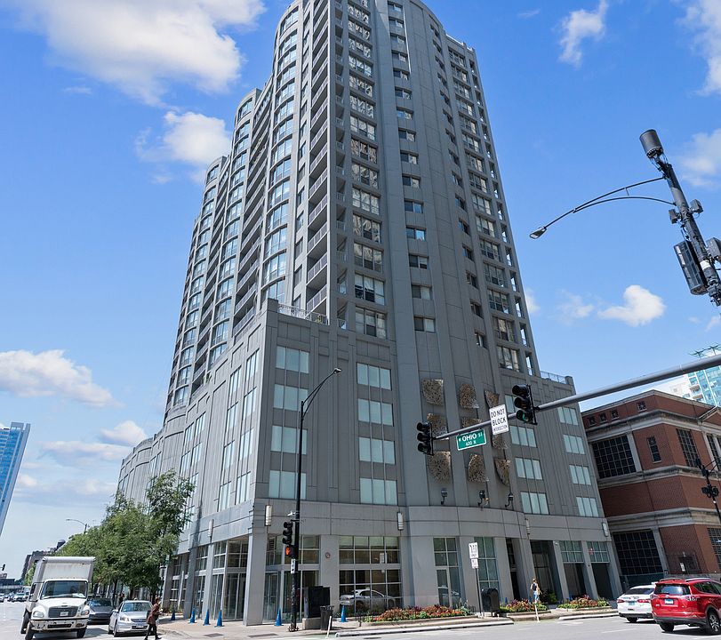 1st image of 600 N Dearborn St APT 602