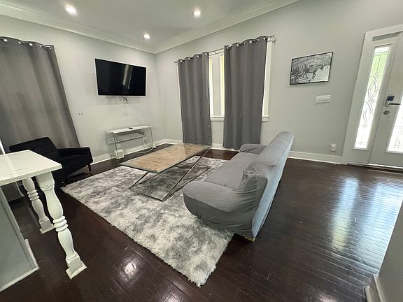 4th image of 1847 Meadow Ln