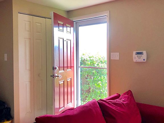 Entry/ Foyer