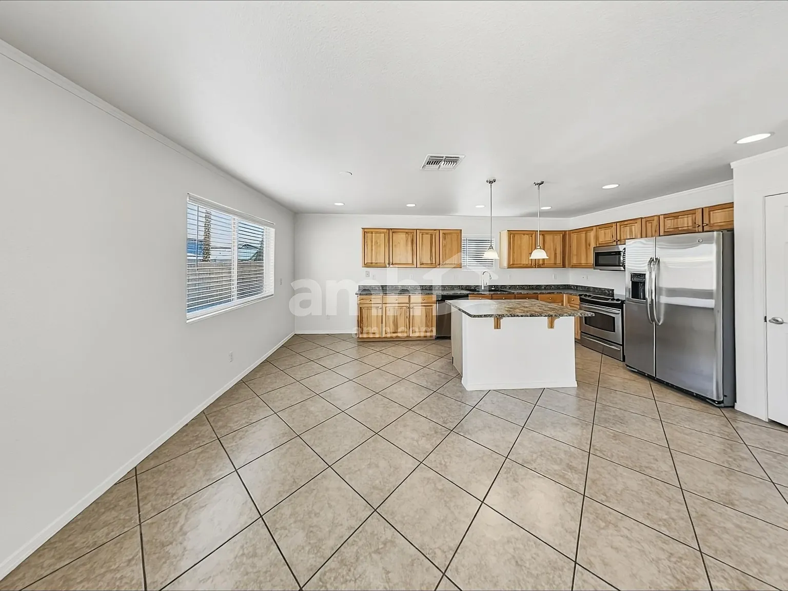 5 bed, 3.0 bath, 2425 sqft, $2,265 — Photo 4