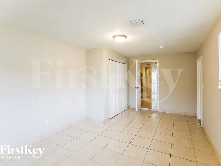 3427 NW 37th St — Photo 16