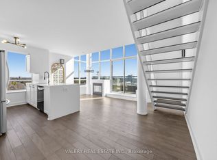 250 Manitoba St #827, Toronto, ON M8Y4G8